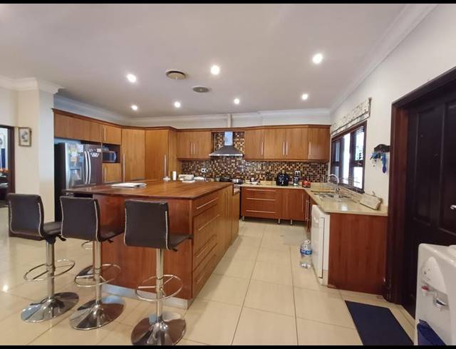 4 BEDROOM HOUSE FOR SALE IN LA LUCIA